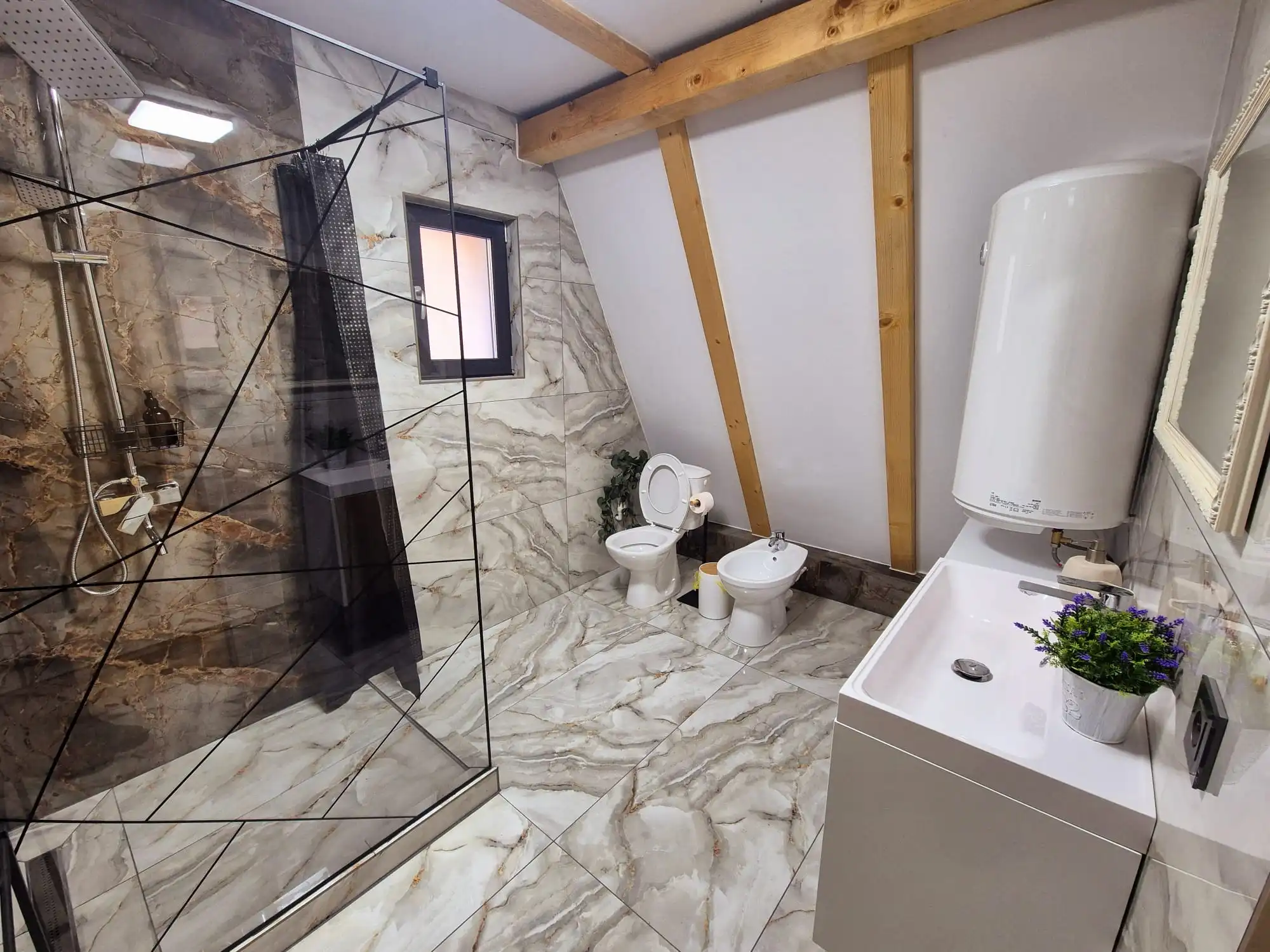 Amorg si Zori de Zi baie moderna